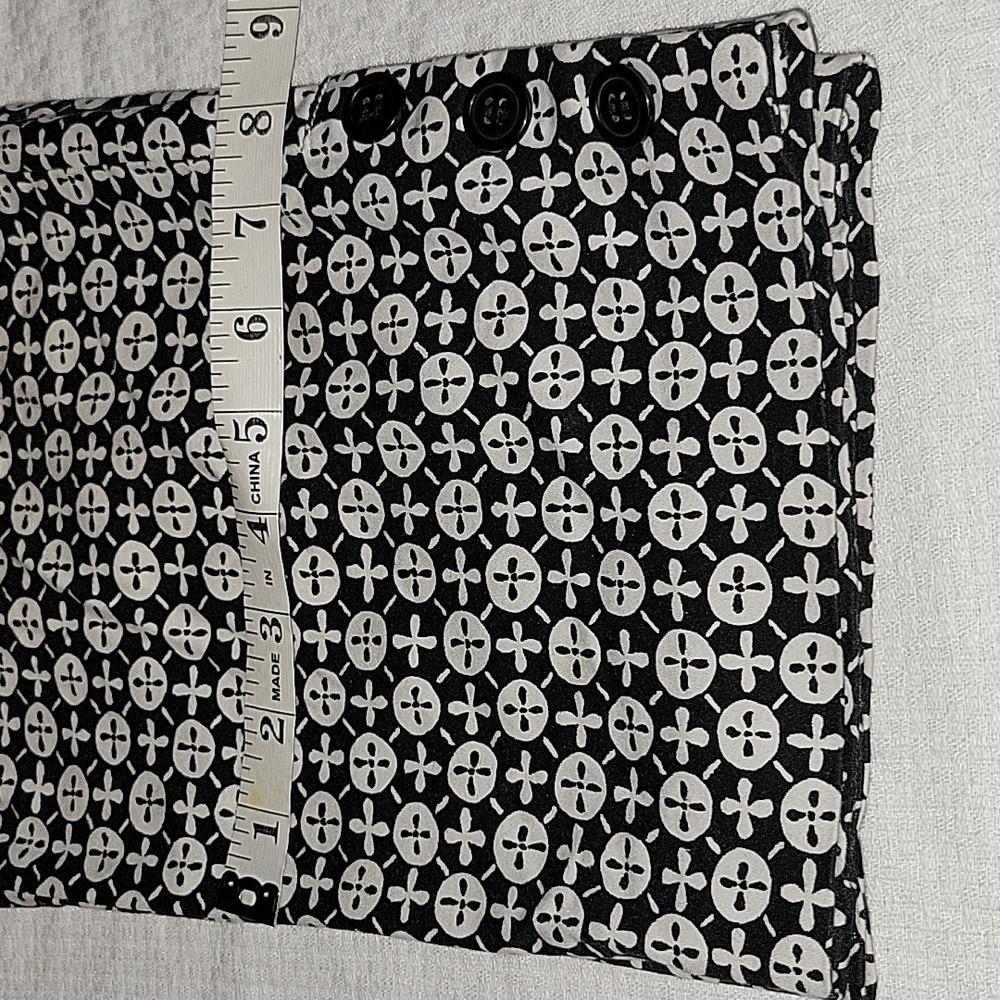 Peck & Peck Black Cream Printed Cropped Pants Size 4 EUC - Picture 8 of 8